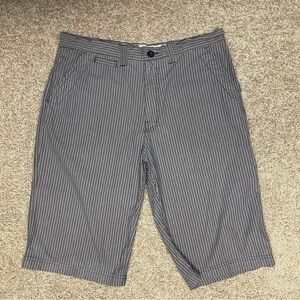 Avirex men’s size 36 skater board shorts striped gray cotton grunge streetwear‎